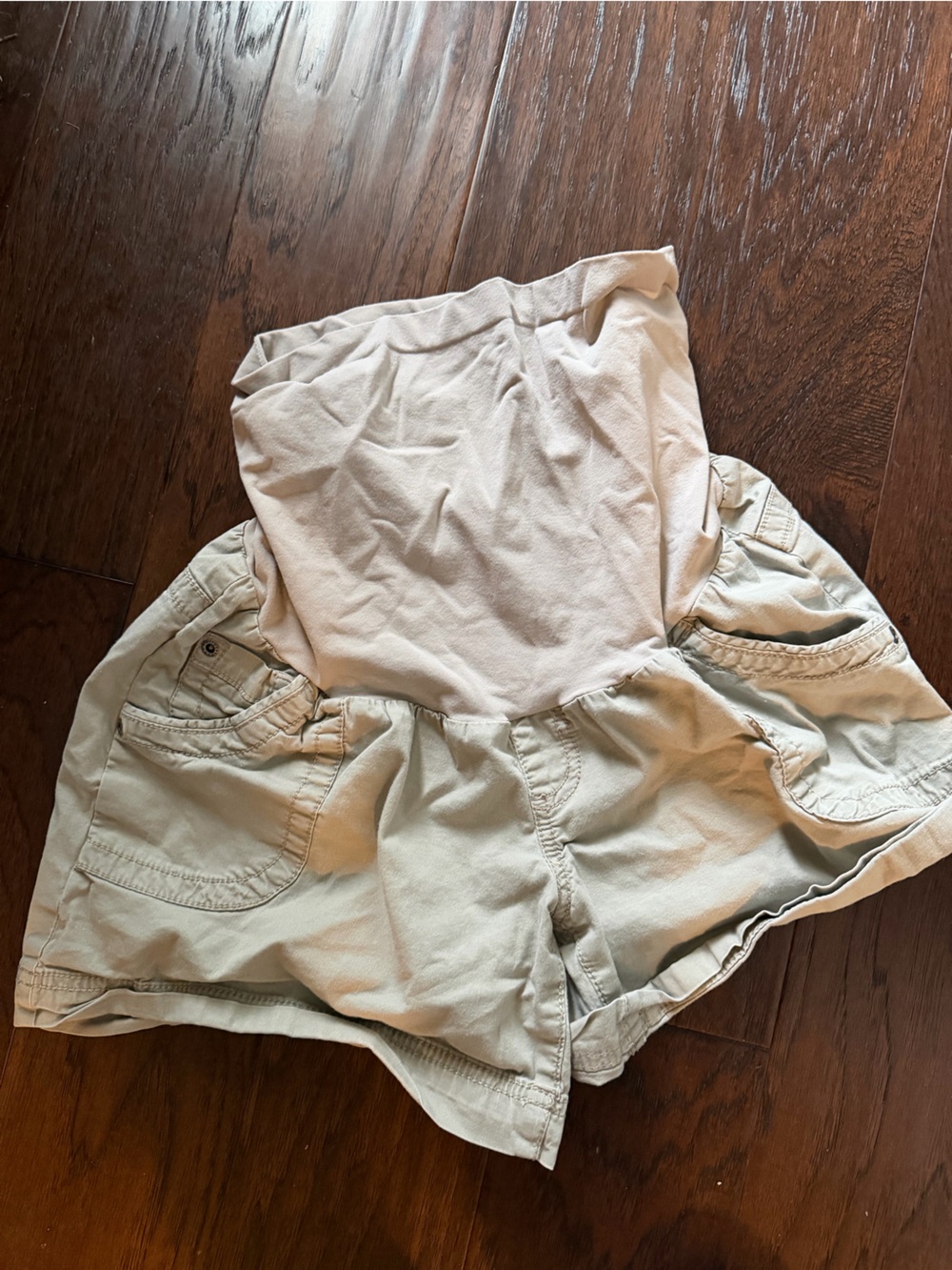 Maternity kaki shorts with belly support band